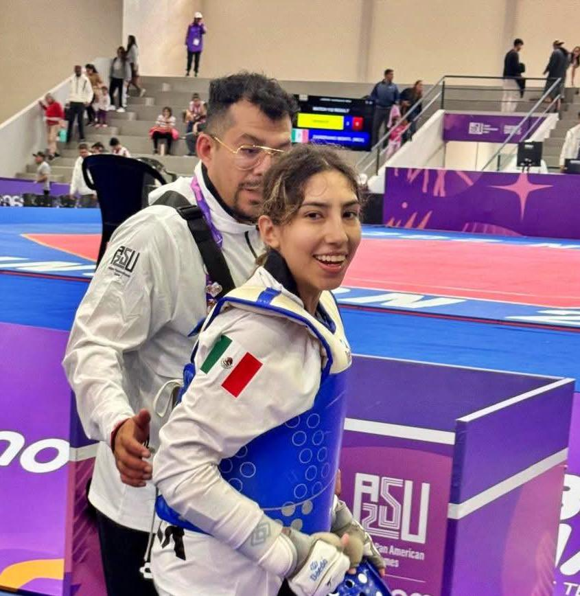 OlimpismoMex's tweet image. #Asuncion2025 

Medalla de oro!! 🥇🇲🇽

Andrea Zambrano🇲🇽 venció 2-0 a Maria Grippoli🇺🇾 en la final de los 49kg en el Taekwondo.

Décima medalla dorada para México en los Juegos Panamericanos Junior.

🎟️ Andrea consiguió su boleto a los Panamericanos de 2027.