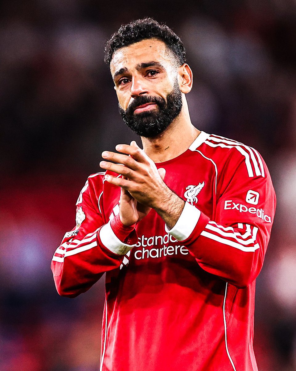 Footballogue's tweet photo. Les larmes de Salah au moment de l’hommage pour Diogo Jota.

🕊️❤️

(@CanalplusFoot) https://t.co/NdyF82Q7Uy https://t.co/Fcl3S3FtwJ