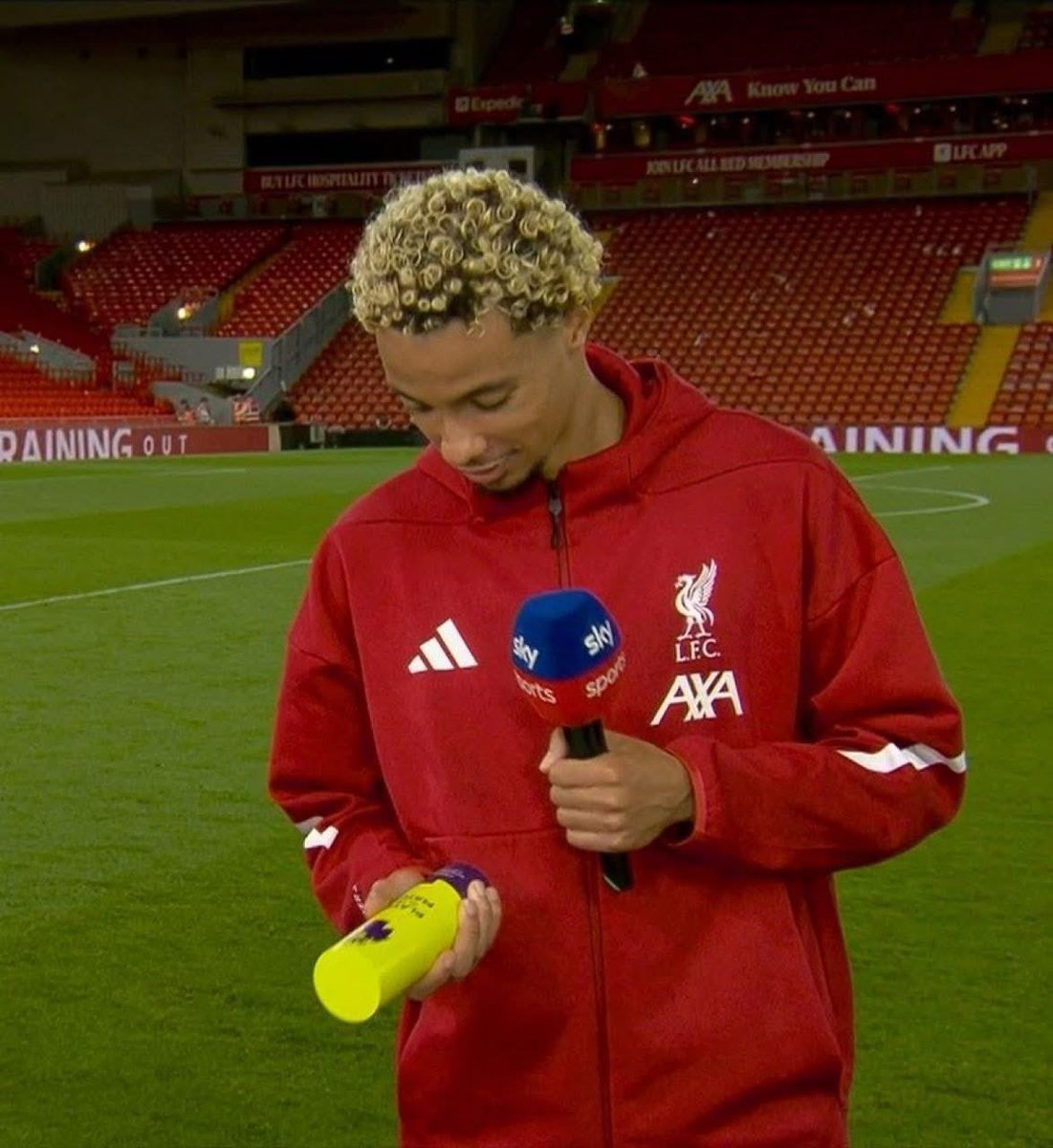 JATTSOPRANO316's tweet photo. ✅️⚽️ First Premier league goal.
✅️🅰️ First Premier League assist.
✅️🏆 First Premier League MOTM award.

Perfect debut for Hugo Ekitike. 🔴 https://t.co/eVo6nRh5Lb