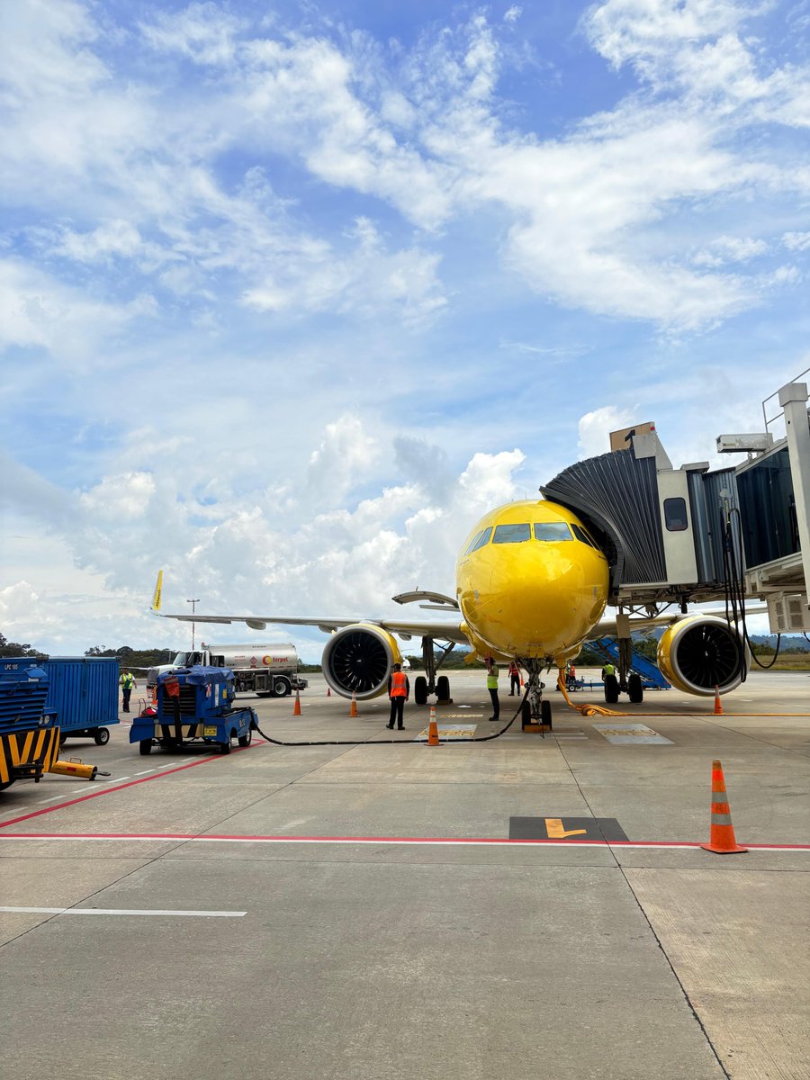 ✈️ ¡Volvió la conexión internacional que Santander esperaba! 👏🏼 Desde hoy, la ruta aérea Bucaramanga – Fort Lauderdale se reactiva de forma permanente 🇺🇸.

📅 Lunes y viernes
🛫 Vuelo directo con <a href="/SpiritAirlines/">Spirit Airlines</a>

En la CCB celebramos esta gestión entre distintos actores clave,