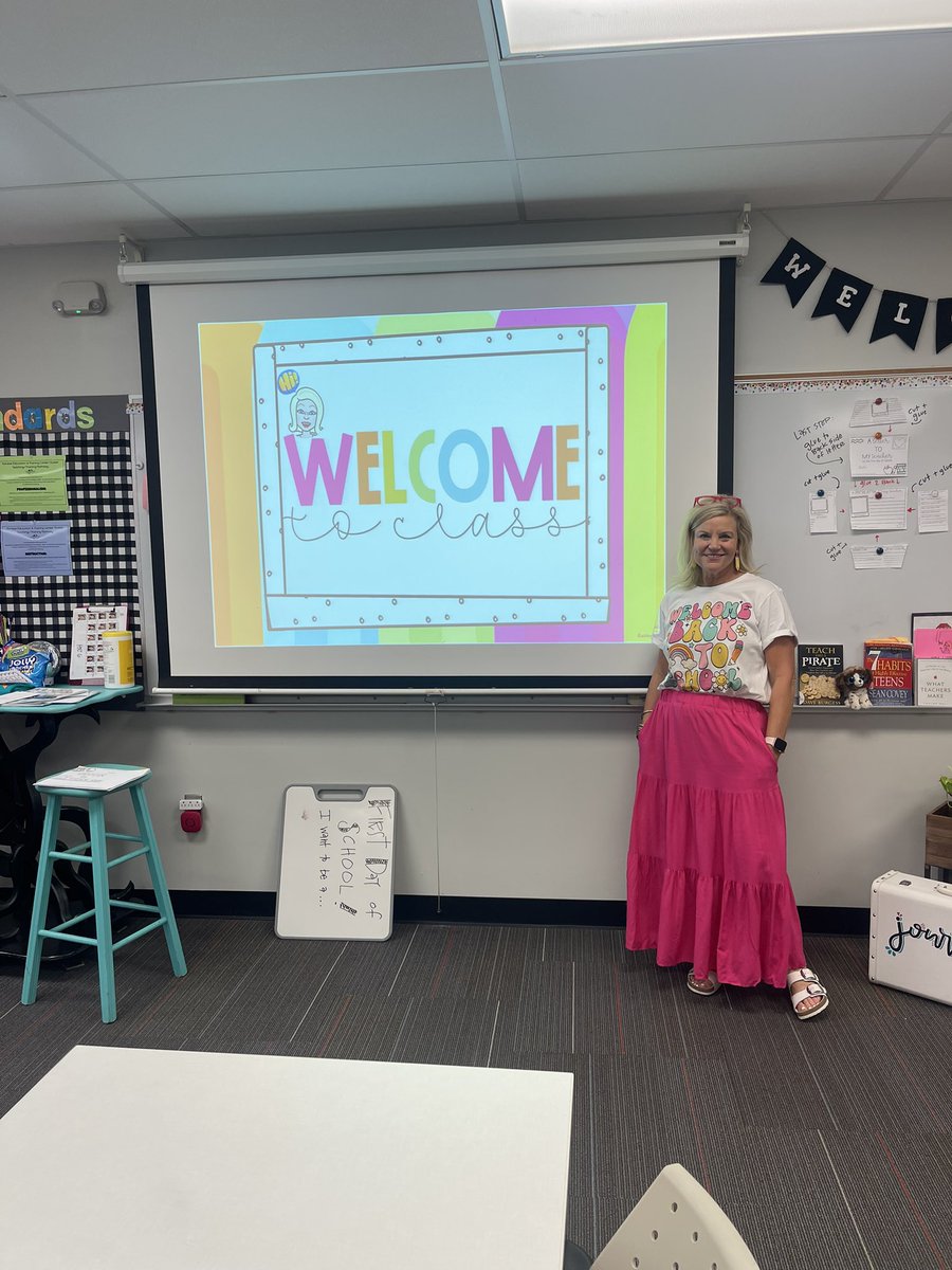 OlatheFutureEd's tweet photo. Happy Fri-Yay from FEA!!! We had the best time welcoming @Olathe21st @OlatheEastHawks Hawks back to school! 

#firstday #backtoschool #feateachers #roomreveal https://t.co/hNAXXHdqZG