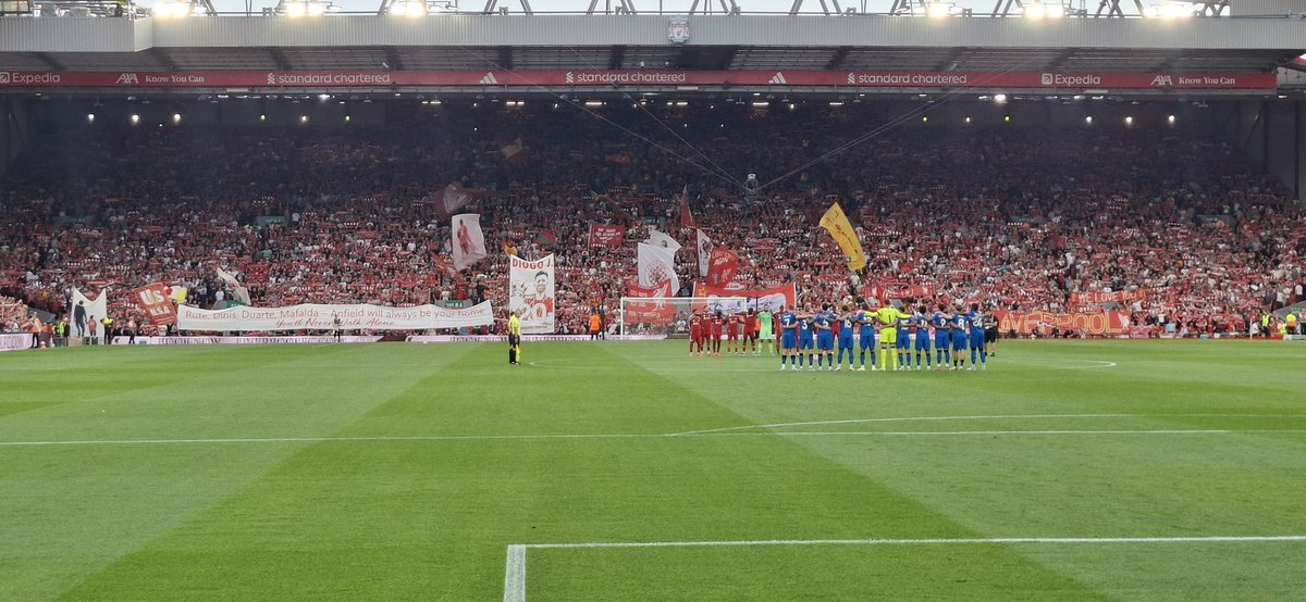 LFCAman's tweet photo. Great start to the season even though we made hard work of it!
Nice tribute to @DiogoJota18 and his family too
#LIVBOU #YNWADiogo https://t.co/vadXeGIDiW
