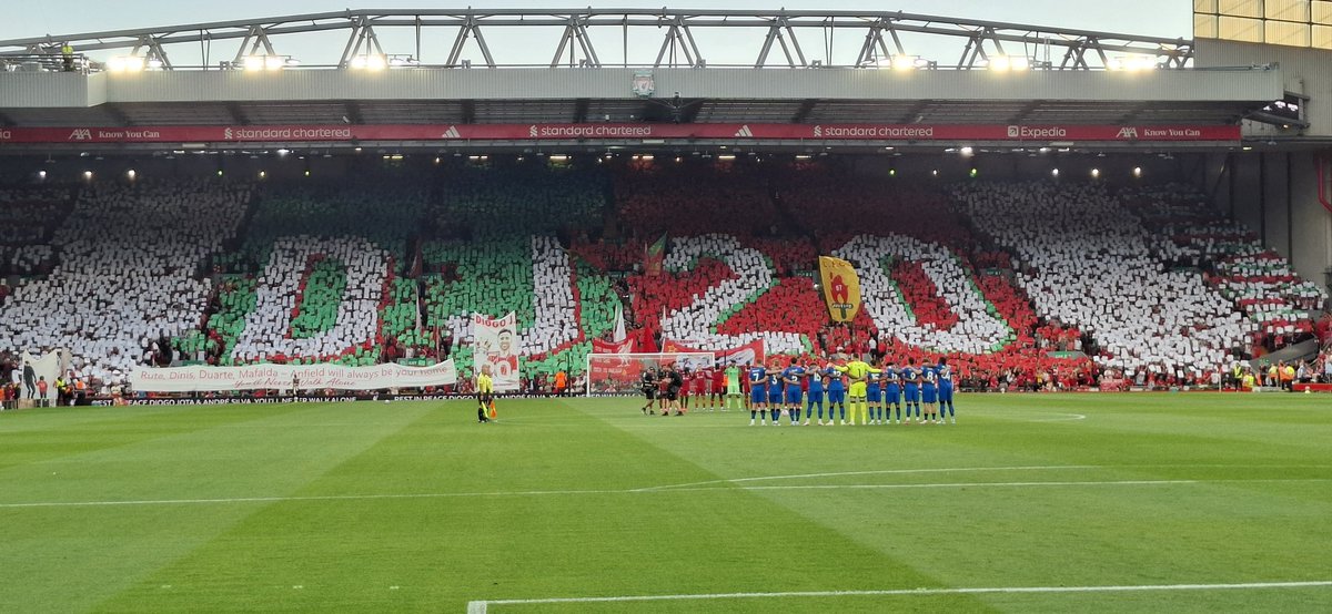 LFCAman's tweet photo. Great start to the season even though we made hard work of it!
Nice tribute to @DiogoJota18 and his family too
#LIVBOU #YNWADiogo https://t.co/vadXeGIDiW