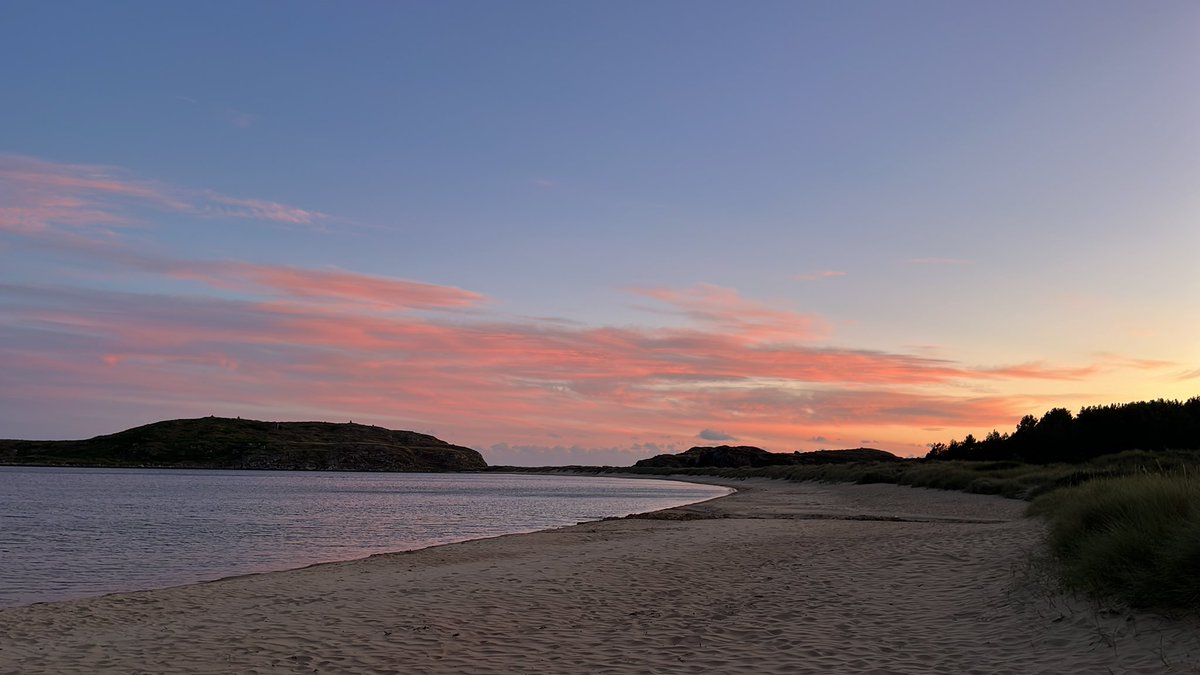 Val on the Moon tweet media