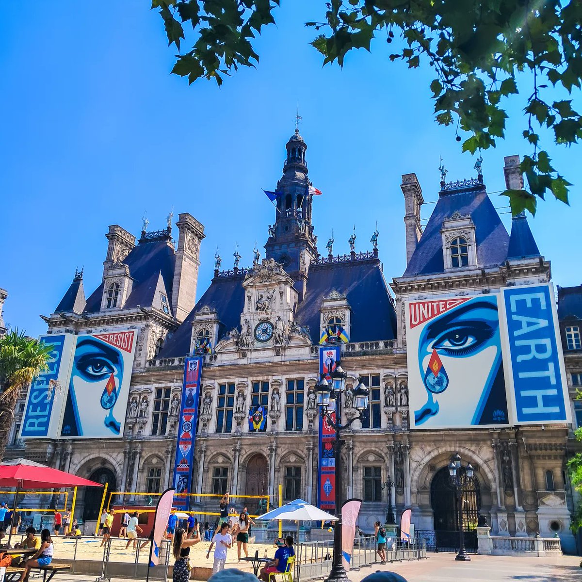 💫Today was an absolute dream! Roaming about the streets of Paris and remembering the days of high school learning french and falling in love with the language. I am especially happy to share this experience with my family - those who understand fully how special this is to me!😍