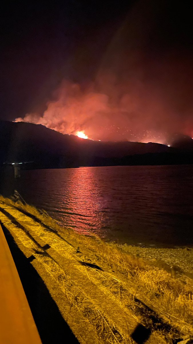 CopeExtremadura's tweet photo. ❕ El incendio de Jarilla, con una evolución desfavorable, visto desde Plasencia

👉🏻 Se prevé que las condiciones meteorológicas de la noche sean mejores y el viento empiece a caer

https://t.co/ARaBXFcjG8 https://t.co/Dzc6niunPm