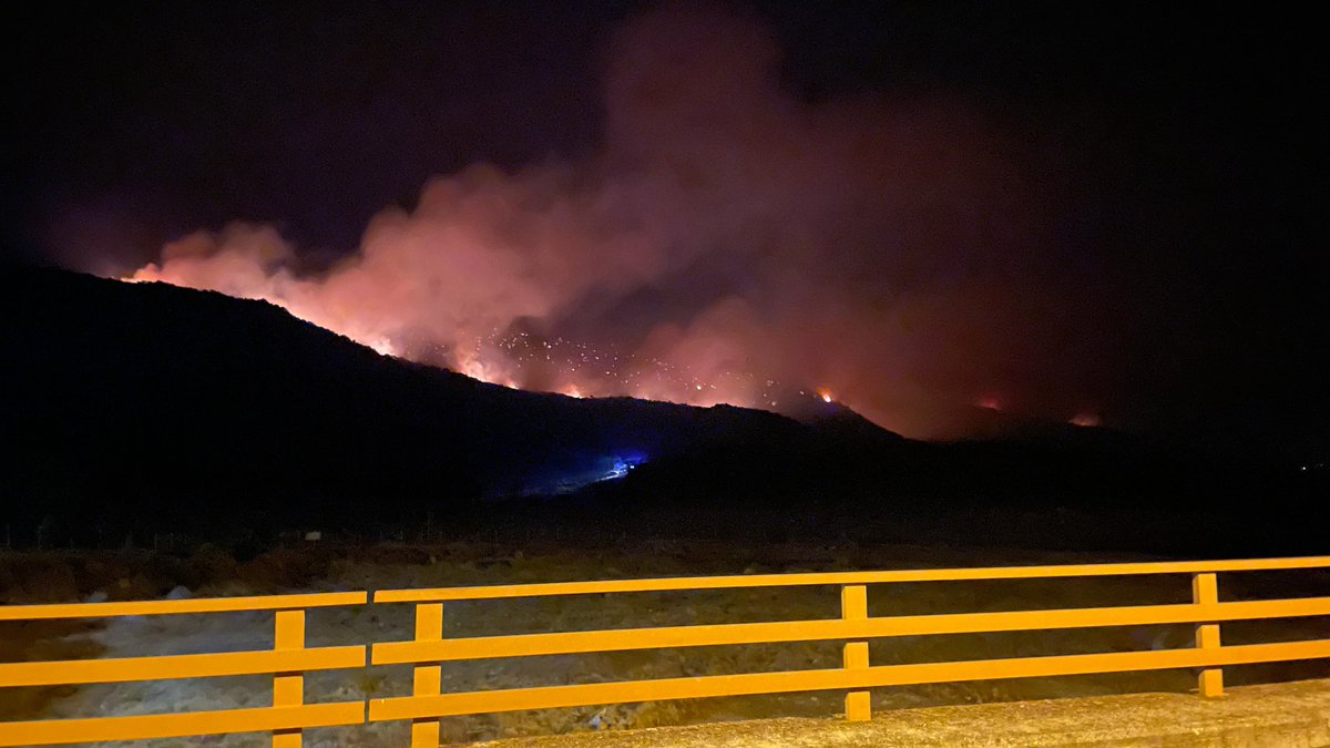 CopeExtremadura's tweet photo. ❕ El incendio de Jarilla, con una evolución desfavorable, visto desde Plasencia

👉🏻 Se prevé que las condiciones meteorológicas de la noche sean mejores y el viento empiece a caer

https://t.co/ARaBXFcjG8 https://t.co/Dzc6niunPm