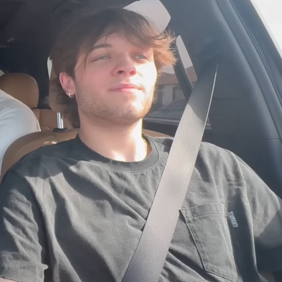 mattseeyoretat's tweet photo. Is the sun bothering you babe 🥰 https://t.co/fuY8t7pquF