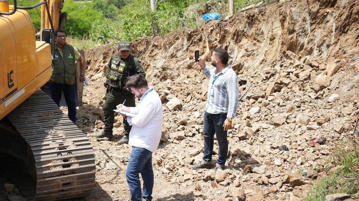 dadsasm2024's tweet photo. Los cerros son la vida de Santa Marta.
Guardan nuestras fuentes de agua, protegen la biodiversidad y sostienen el equilibrio ambiental de la ciudad.⛰️🌳
Por eso venimos realizando operativos de regulación y control a las construcciones ilegales que los ponen en riesgo. https://t.co/z4Y2YqPykU
