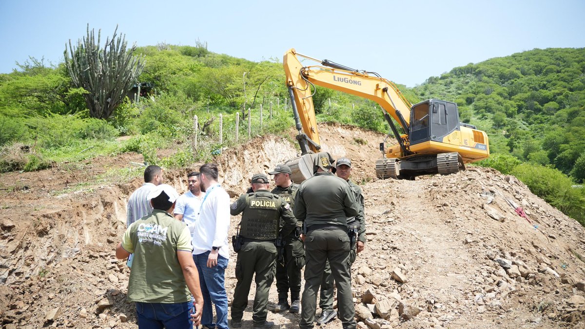 dadsasm2024's tweet photo. Los cerros son la vida de Santa Marta.
Guardan nuestras fuentes de agua, protegen la biodiversidad y sostienen el equilibrio ambiental de la ciudad.⛰️🌳
Por eso venimos realizando operativos de regulación y control a las construcciones ilegales que los ponen en riesgo. https://t.co/z4Y2YqPykU