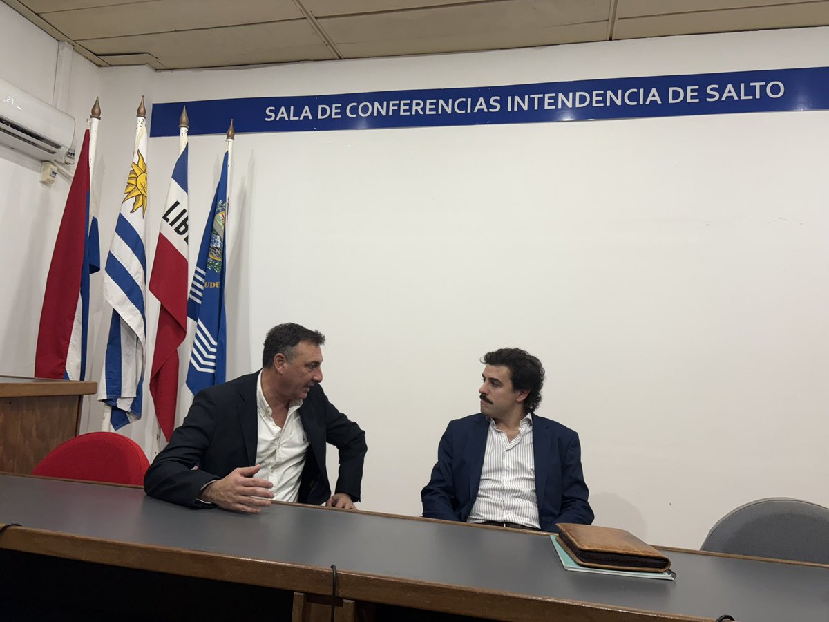 📍Salto

Un gustazo compartir con el intendente de Salto, el Dr. Carlos Albisu. 

Desde mi lugar estoy recorriendo todo el país a lo largo y ancho, pero con el corazoncito siempre en casa 🙌🏻