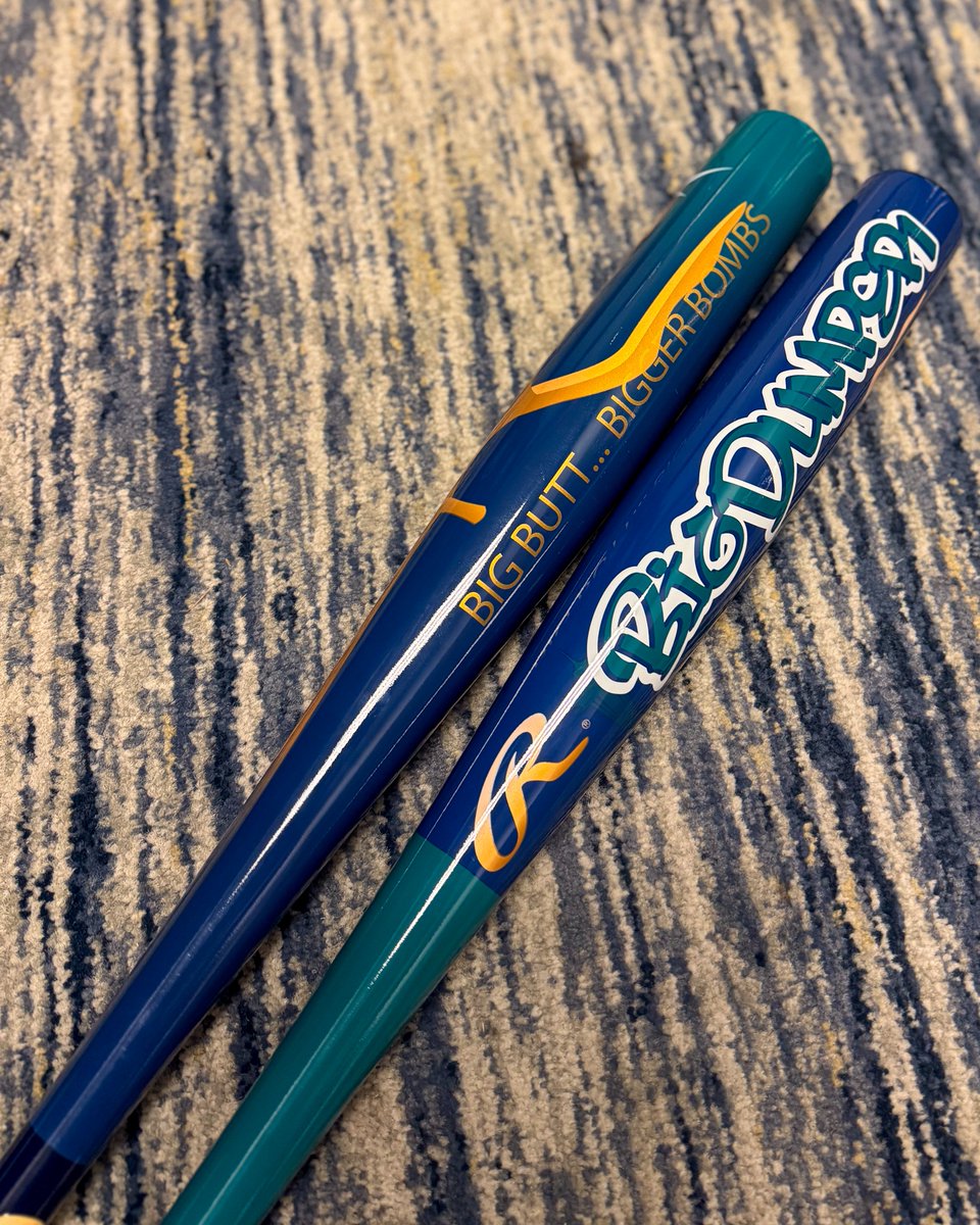 Cal Raleigh's Players Weekend bat reads "Big butt... bigger bombs"

(via <a href="/Mariners/">Seattle Mariners</a>)