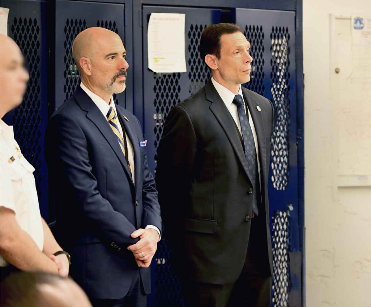 DEANEWYORKDiv's tweet photo. .@DEANEWYORKDiv Special Agent in Charge Frank Tarentino joins DEA Administrator and MPD Commissioner Terry Cole for @DCPoliceDept roll call this afternoon. #MakeDCSafeAgain #OpTakeBackAmerica #GodBlessLE @DEAHQ https://t.co/6KuYe9IPcw