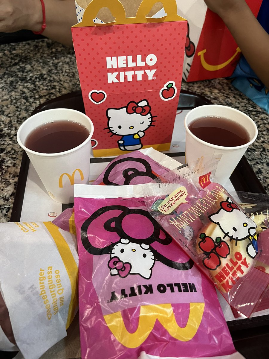Misstukituki's tweet photo. Que labubu ni que labubu 
Viva Hello kitty https://t.co/dUQtzgoxqT