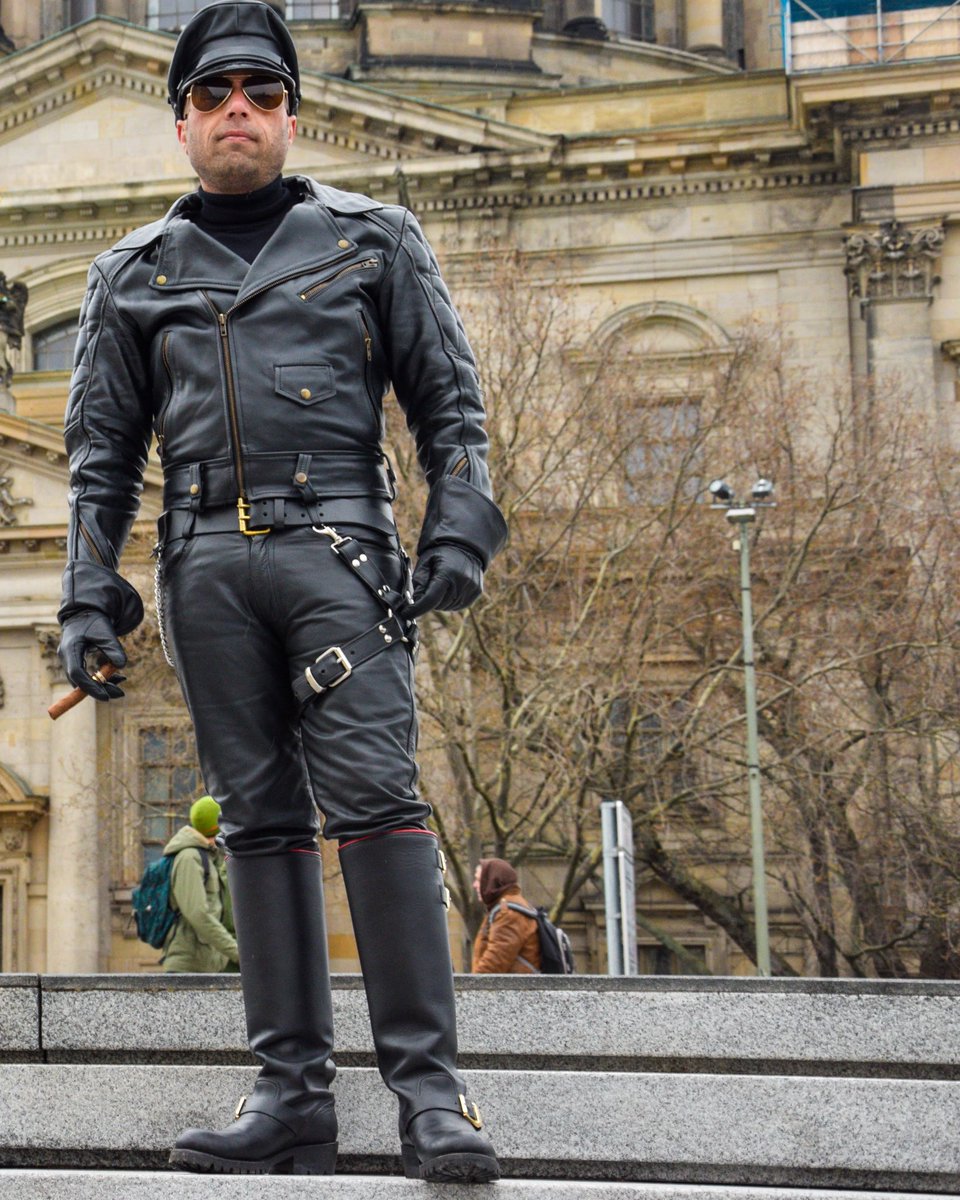 GuyLeatherGear's tweet photo. #leatherjacket #leather #leatherpants #leatherjeans #black #boots #bikerboots #leatherman #fetish #leatherfetish #leatherboots #dom  #bikerjacket #muir #muircap #gloves #leathergloves #blackleather #smoke #cigar #cigarporn #smokefetish https://t.co/bOHEtD89ab