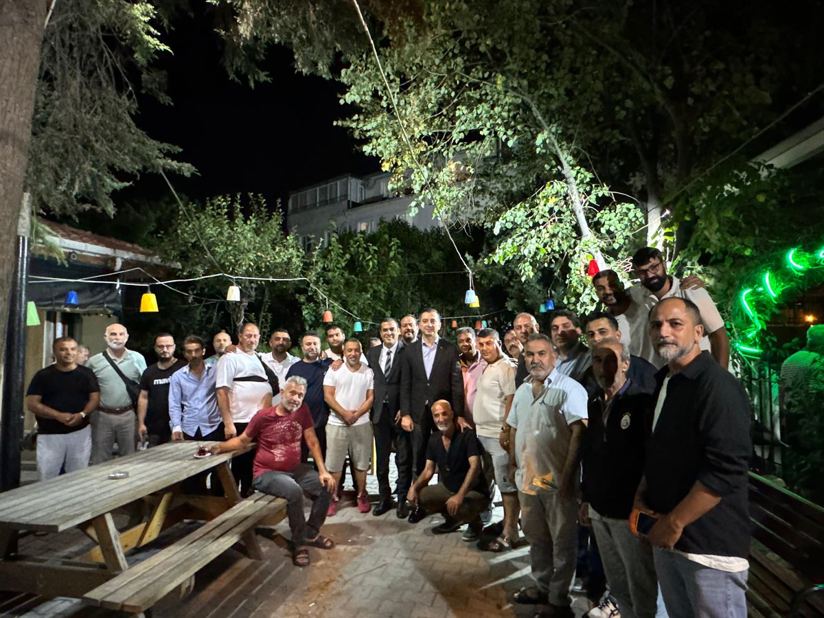 ✨ Kuştepeli kıymetli komşularımızla bir araya geldik, hoş sohbetleriyle gönlümüzü ısıttılar. 💫

Birlik ve beraberliğimiz daim olsun. 

<a href="/abdullahozdemir/">Abdullah Özdemir</a> 
<a href="/srkplt/">Serkan POLAT</a> 
<a href="/avyavuzaksoy/">Yavuz Aksoy</a> 
<a href="/akpartiistanbul/">AK Parti İstanbul</a>