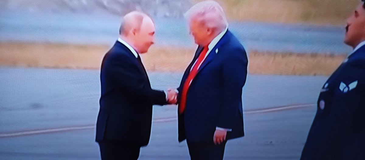 #TRUMPANDPUTİN ARE THINK  #PUTIN, YOU TAKE OVER UKRAINE, #TRUMP, YOU TAKE OVER CANADA. LET'S MAINTAIN OUR SILENCE AND WE WILL MAKE PEACE.