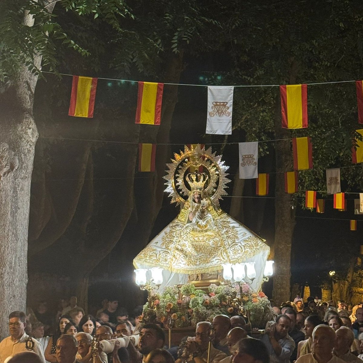 Hoy hemos estado apoyando en la ordenación del tráfico 🚦 y seguridad vial 🦺 en nuestro municipio con motivo de la procesión de nuestra señora y patrona de la localidad, #VirgenDeLaPeña

#LasProtesCuentan