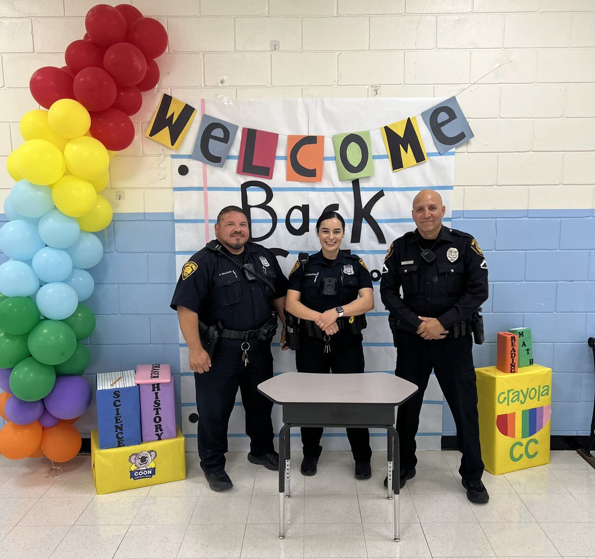Inspiring moments <a href="/NISDCarlosCoon/">Carlos Coon Elementary</a>! 📸The <a href="/SATXPolice/">San Antonio PD</a> stopped by to show their support, reminding us of the power of community partnerships. Together, we uplift our students and create a brighter future! 🌟