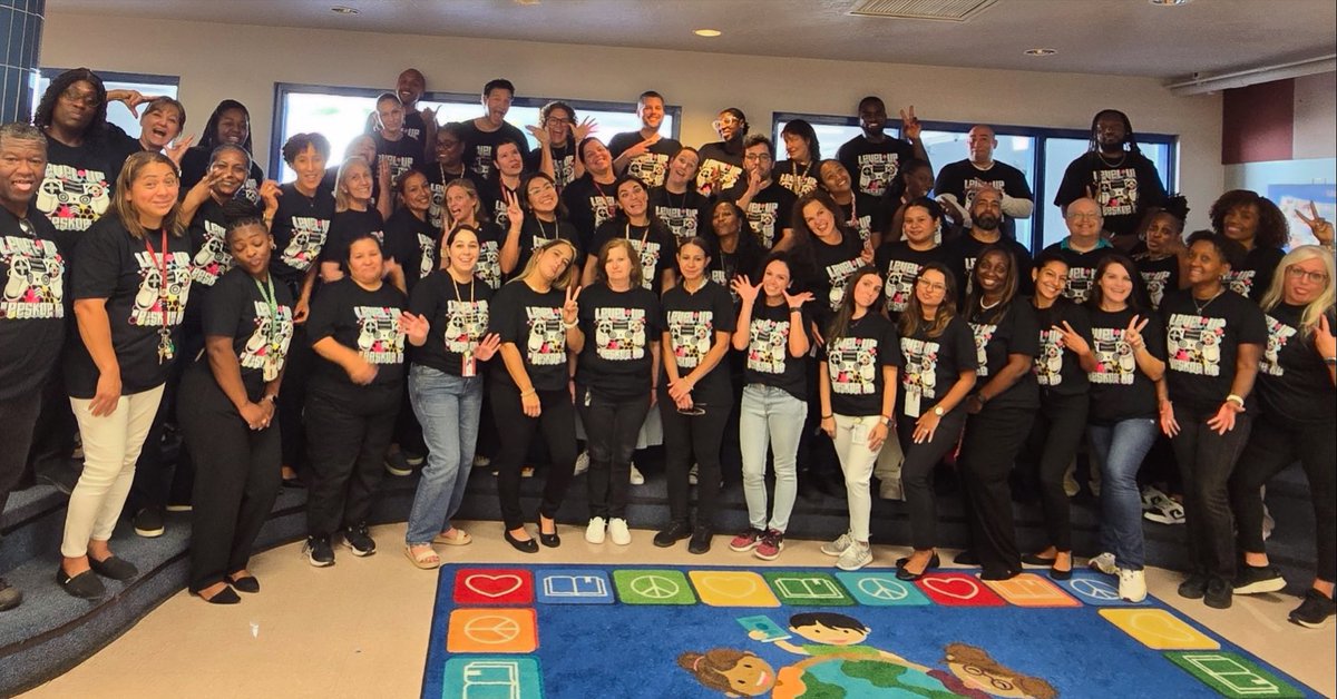 IBPeskoeK8's tweet photo. Game on! A family that plays together, stays together! #peskoek8 #bearnation🐻 #peskoepride❤️ #YourBestChoiceMDCPS
#wherethemagichappens✨
#togetherweareafamily
#itstimetolevelup🎮 @MDCPSSouth @MDCPS @SupDotres https://t.co/8zIZDSUX5D