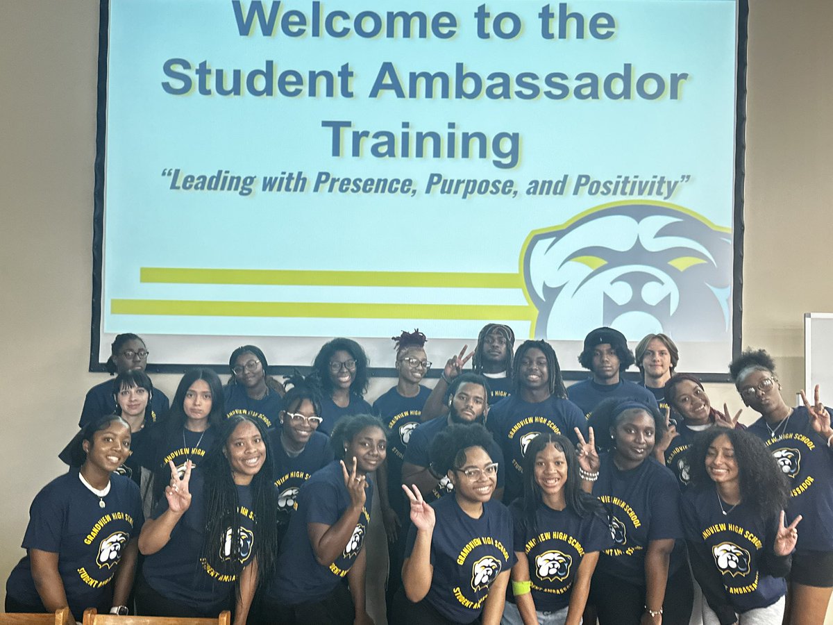 GHS_GrandviewC4's tweet photo. Our Student Ambassadors are READY for Freshman Transition Day on Monday! 💪🏾🐾 They crushed training today—team builders, a silent puzzle race, and even wrote letters to their future selves to prep for leading the Class of 2029. 💙💛
#BulldogPride #StudentLeaders #PrepPossibility https://t.co/zNBQJzc9eN