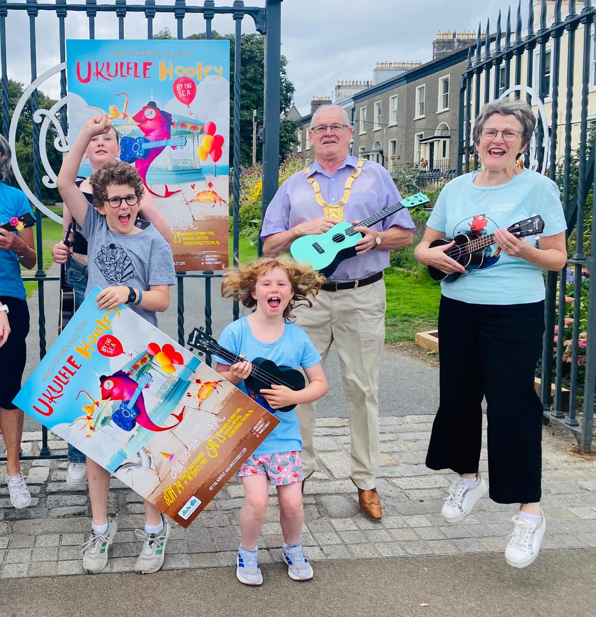 Festival countdown
Big thank you to Jim Gildea, Cathaoirleach of Dún Laoghaire-Rathdown County Council, and all the DLR team for their support.

We managed to grab a few photos with the Cathaoirleach in the Peoples Park.