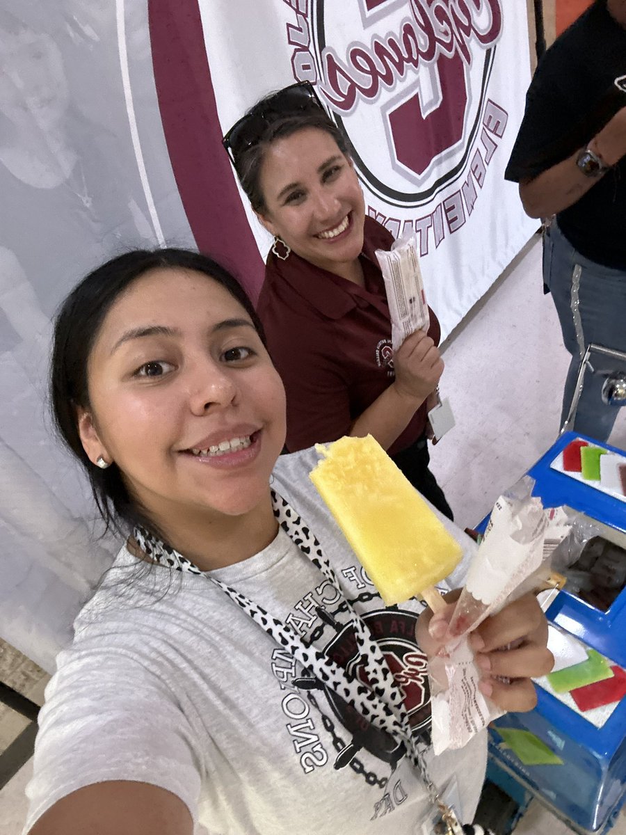CallejoEs's tweet image. Our staff wrapped up the first week of school with smiles, energy, and a sweet surprise! 🍧💛 Huge thanks to @UnitedtoLearn for the refreshing treat to celebrate a job well done. Here’s to a fantastic year ahead! ✨📚  #FirstWeekSuccess #Gratitude
