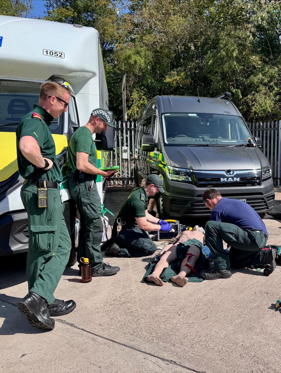 LeDyslexicMedic's tweet image. Another day back on shift with the Yorkshire Team #simulation #ambulance @YorksAmbulance @YorkshireHart 
#criticalcare #PHEM #prehospitalmedicine #fy #fyp