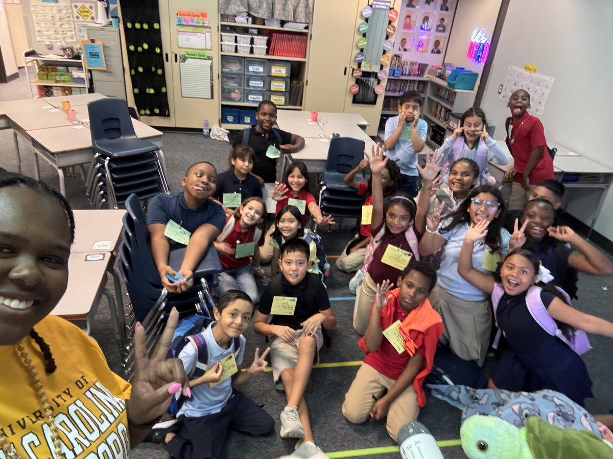 MsStills_in4th's tweet photo. We’ve had a fun first week in 4th grade learning each other and our routines. We even got to do a little silent puzzle challenge! Can’t wait to watch these babies grow this year! 
#wearehickselem #Oneteamonegoal @HicksTigers https://t.co/DsvIHc6zhM