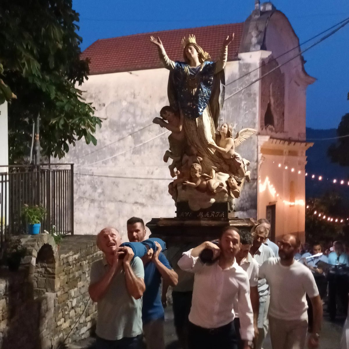 DavidGaltier's tweet image. 🇮🇹 Ce 15 août, Villaviani (Imperia) célèbre l’Assomption ✝️ &amp;amp; San Rocco – un moment fort de foi et de tradition 🙏
Les cloches résonnent, les statues sont portées avec fierté 💪
Bravo à la Proloco pour l’organisation impeccable 👏
#Assunta #SanRocco #Villaviani #LaMiaLiguria