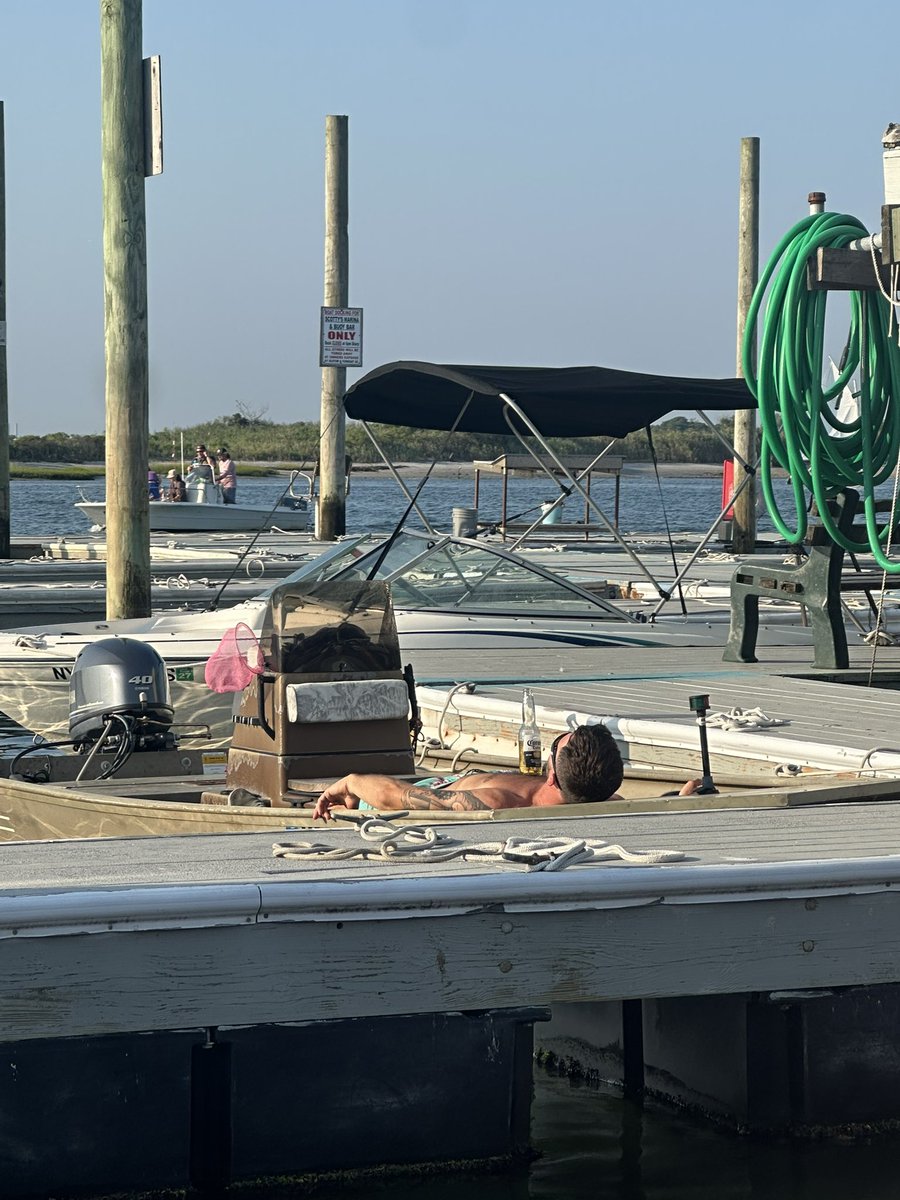PlowNathan's tweet photo. This dude is obviously the fucking shit right here. Chicks will be flocking to him soon I swear (he’s been laying like that for 30 min) bud is redneck in this white collar bar. Assassinate. #lank #shrink https://t.co/gJcIaeMJH6