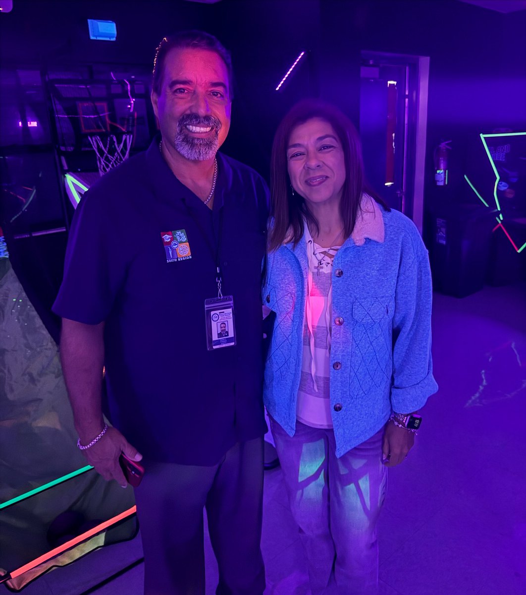 IBPeskoeK8's tweet photo. Mr. Villalobos got a special tour of our Peskoe Game Room! THANK YOU! #peskoek8 #bearnation🐻 #peskoepride❤️ #YourBestChoiceMDCPS
#wherethemagichappens✨
#togetherweareafamily
#itstimetolevelup🎮 @MDCPSSouth @MDCPS @SupDotres https://t.co/plGij3qlVh