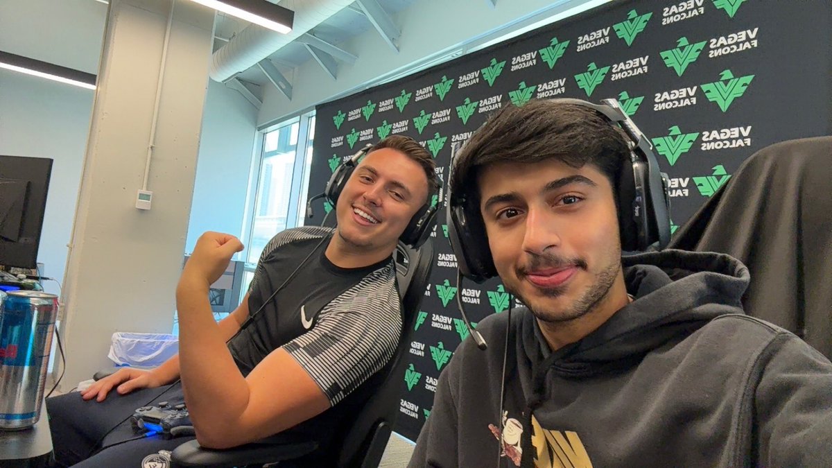 CoD Clipped tweet media