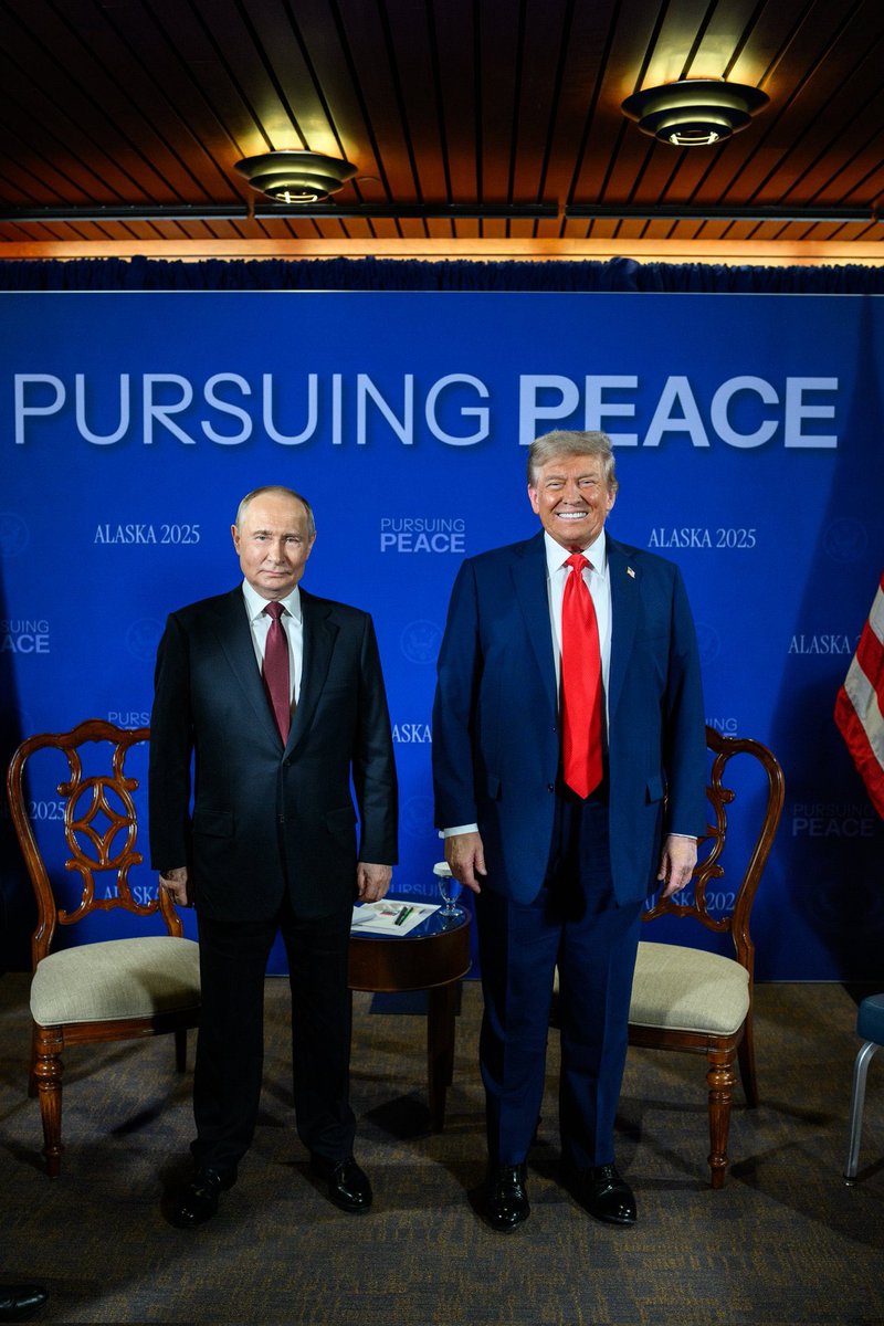 Dass der Trump-Putin-Gipfel Empörung auslöst, zeigt: Diplomatie wird weiterhin kriminalisiert. Wer redet statt stirbt, wird vom Establishment als unmoralisch diffamiert. So sabotiert man Frieden im Namen der Moral. Europa muss den Kriegskurs verlassen. Jetzt. 
#AlaskaSummit