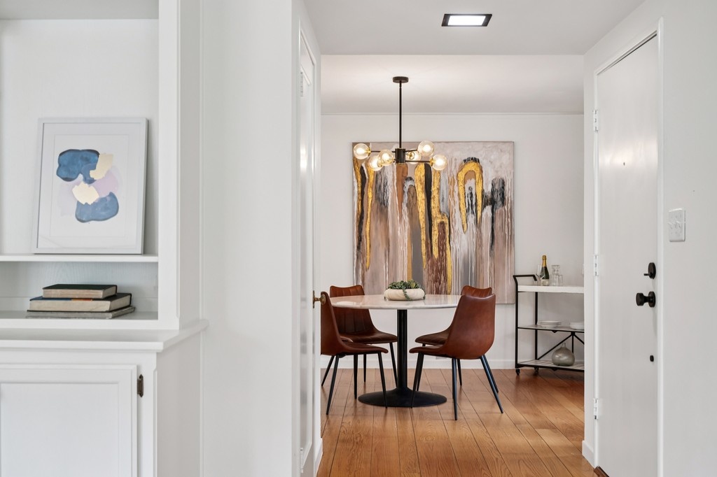 Tucked in Crocker Highlands, this charmer feels like a secret garden. Sunlit living spaces, a cozy fireplace, and an updated kitchen flow seamlessly to a terraced backyard that backs to Oak Grove Park, full of peace and nature. 

corcoranicon.com/listing/CA/Oak…