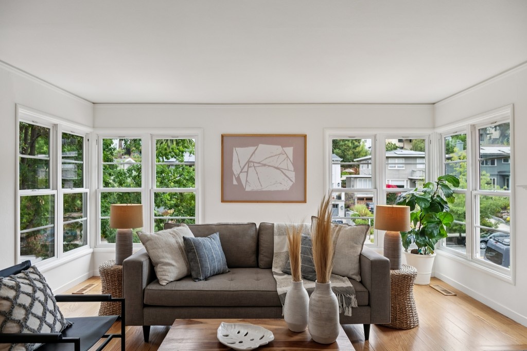 CorcoranIcon's tweet photo. Tucked in Crocker Highlands, this charmer feels like a secret garden. Sunlit living spaces, a cozy fireplace, and an updated kitchen flow seamlessly to a terraced backyard that backs to Oak Grove Park, full of peace and nature. 

https://t.co/m7Z4P2XWMP https://t.co/XcvNKGIVo7
