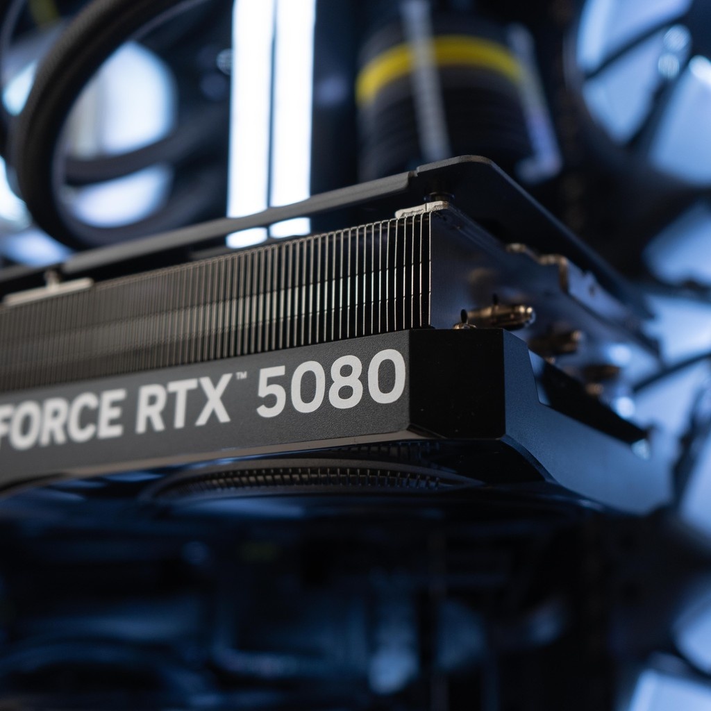 AlexanderPCS's tweet image. Ready to ship and built to dominate — AMD Ryzen 7 9800X3D, RTX 5080, 64GB DDR5, 2TB NVMe, and premium Corsair iCUE RGB components. Backed by our lifetime warranty. Available now.

#GamingPC #CustomPC #RTX5080 #Ryzen7 #PCGaming #PCBuilds #HighEndPC #ReadyToShip #AlexanderPCs