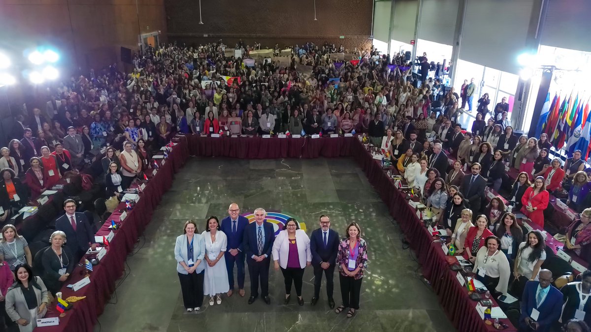🗞️COMUNICADO DE PRENSA
Países de #AméricaLatina y el #Caribe aprobaron el 𝐂𝐨𝐦𝐩𝐫𝐨𝐦𝐢𝐬𝐨 𝐝𝐞 𝐓𝐥𝐚𝐭𝐞𝐥𝐨𝐥𝐜𝐨 que establece una década de acción para el logro de la igualdad sustantiva de género y la #SociedadDelCuidado.
Hoy concluyó en #CiudadDeMéxico la 𝐗𝐕𝐈
