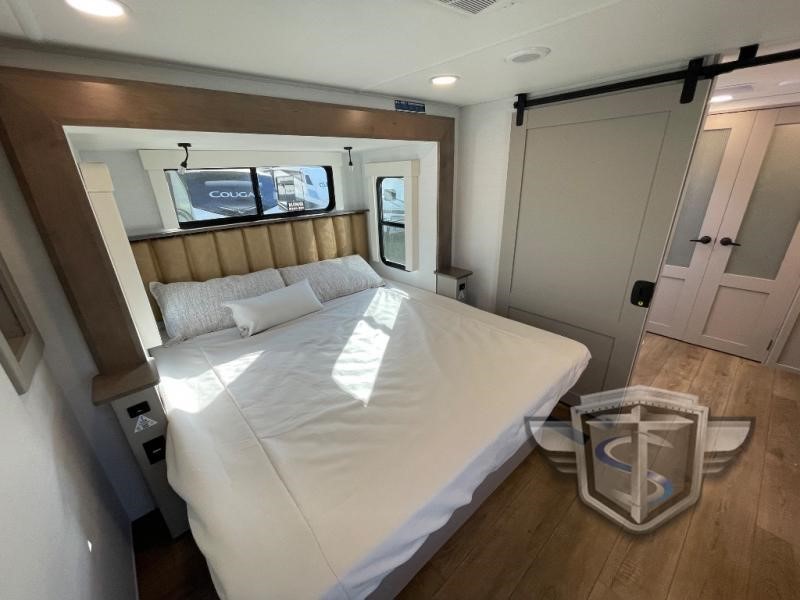 #FifthWheelFriday - 2025 ALLIANCE RV PARADIGM 382RK
Click here for price info:
🔗 ow.ly/pC5p50WGlkl

This fifth wheel has space to sleep 6, 4 slide outs, and an exterior length of 41ft 6in! Pick this unit up from <a href="/ts_rvs/">TSRVS.com</a> ! 

Click the link for more info!

#RVUniverse