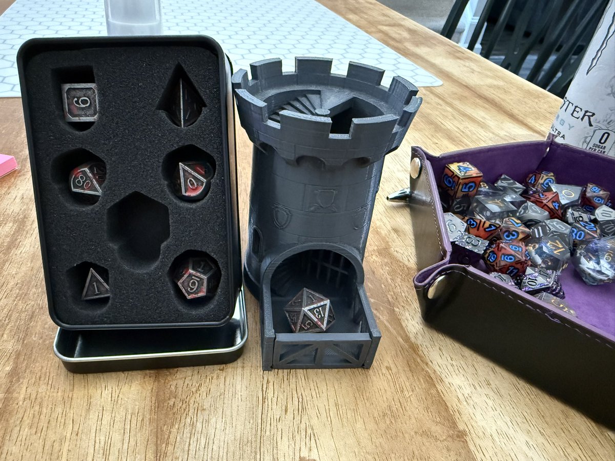 D&amp;D night tonight, which means I get to bust out my awesome new set of bloody dice and tower that the homie <a href="/SomeBeardy2Love/">Johnny {🐉}</a> sent over ❤️

Excited to send my adventurers to a TPK tonight 😈😈