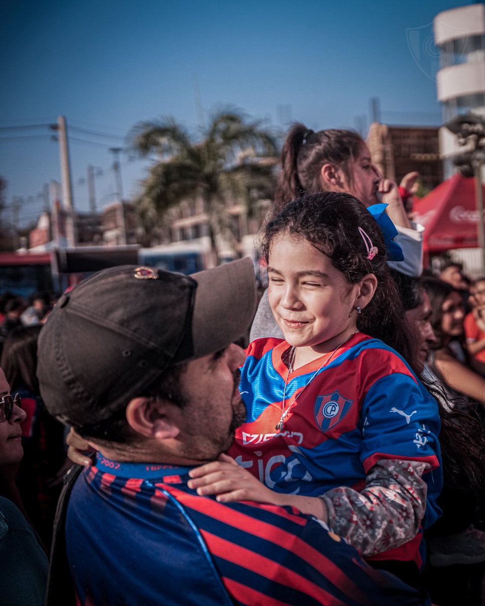 🥳😍 ¡El Barrio se llenó de niños y niñas que festejaron una edición más de Mitã’i Azulgrana! 🔵🔴