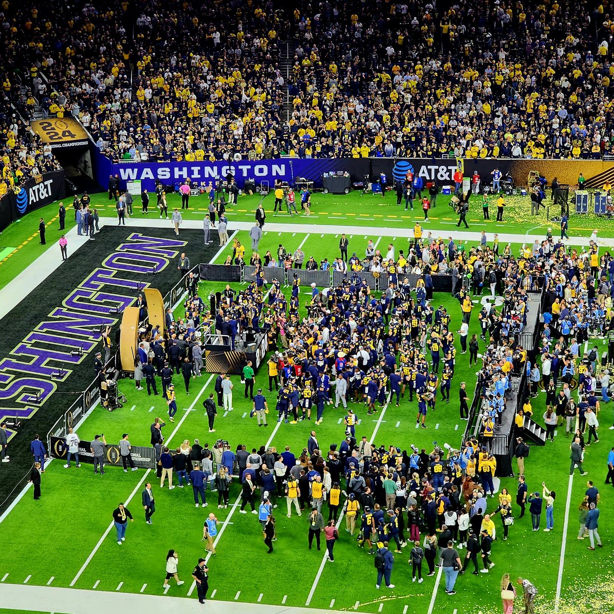 Marxintrigue's tweet image. Houston is a pretty wretched, foul city. Yet fun can still happen there....
#PullItDown