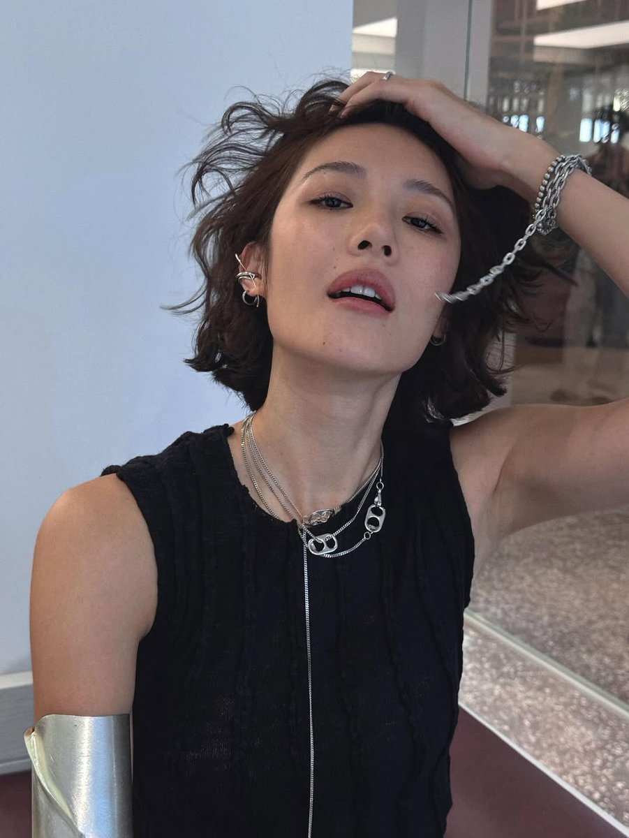 juliettespuppy's tweet photo. this woman is making me feel things istg #QueendomTheSeries https://t.co/5eXgufXzDZ