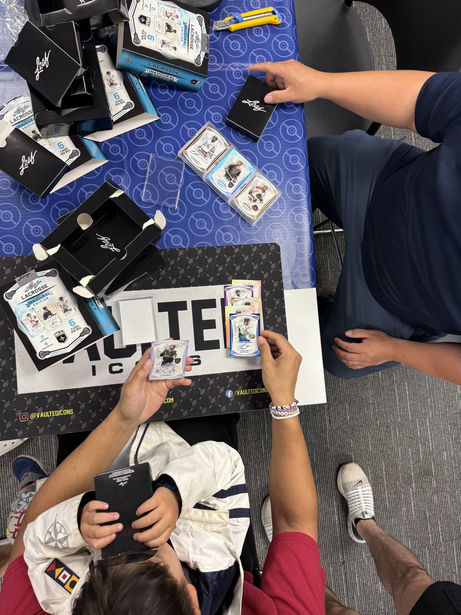 vaultedicons's tweet photo. Breaking @NLL @Leaf_Cards boxing in the shop today! Pulling fire autos from the @VanWarriors !

Come into Vaulted Icons today and grab them before they are gone

#nll #lacross #sportscards https://t.co/TTflzp882p