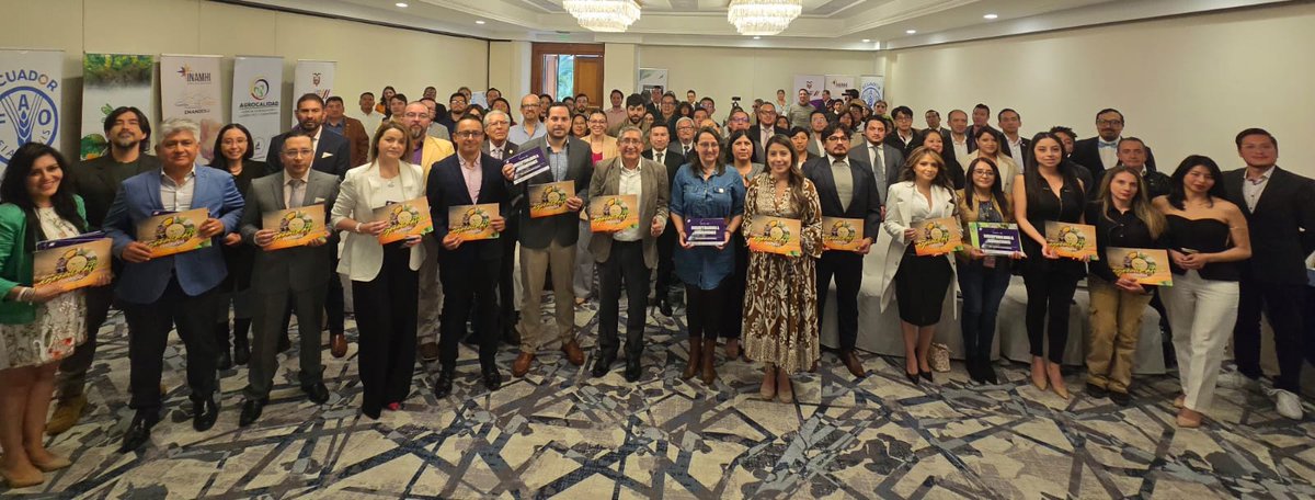 FAOEcuador's tweet photo. ¡Ecuador lanza su primer Boletín Agroclimático Nacional!
Fruto del trabajo coordinado entre @AgriculturaEc , @inamhi_ec, @AgrocalidadEC y @Ambiente_Ec, con apoyo técnico de la @FAOEcuador y el intercambio de experiencias con @FAO_Colombia y @FAOGuatemala. #VidaMejor https://t.co/F3QpIgyxk2