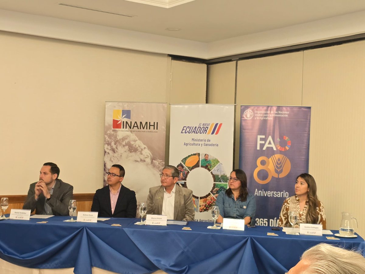 FAOEcuador's tweet photo. ¡Ecuador lanza su primer Boletín Agroclimático Nacional!
Fruto del trabajo coordinado entre @AgriculturaEc , @inamhi_ec, @AgrocalidadEC y @Ambiente_Ec, con apoyo técnico de la @FAOEcuador y el intercambio de experiencias con @FAO_Colombia y @FAOGuatemala. #VidaMejor https://t.co/F3QpIgyxk2