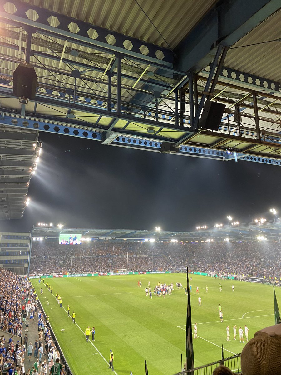 aus protest gegen die leistung werde ich nächste woche für ein halbes jahr auswandern.