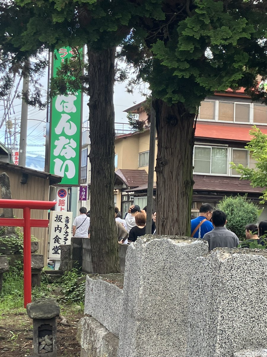 Katyu1031's tweet photo. #坂内食堂　#喜多方ラーメン　#ばんない
 
喜多方ラーメンの朝ラーに進出...
朝の7時なのに、前には150人以上
え⁉︎見間違いじゃなく？

さすがお盆期間、どこに行っても人いっぱいです。
朝7時オープンの7時前から並んだのになぁ(*´_ゝ｀) https://t.co/6MYIINo7gr
