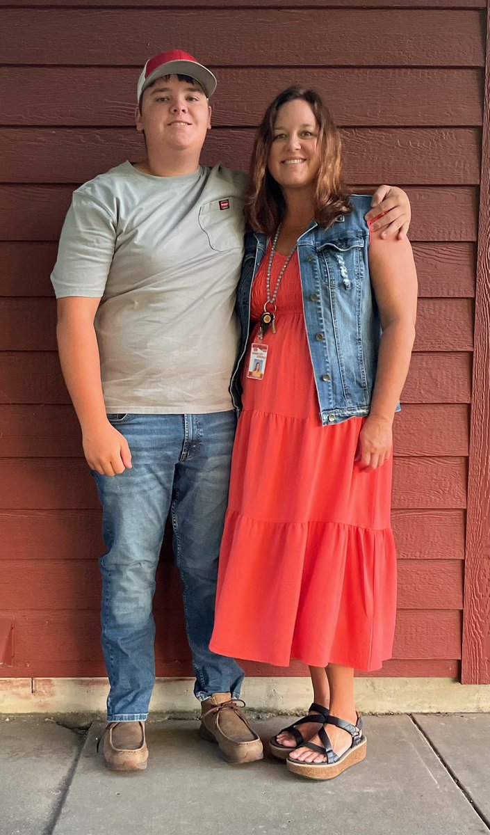 ChrisKirk__OC's tweet photo. Back to School Pics! I left early for my  morning bus route so I couldn’t get in the picture. 😢😁 Here’s to a great year! 
Chris - Year 26
Jessi - Year 25
Brody - Junior https://t.co/LdjSP9aTXd