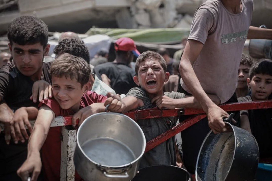 7MohammedKhaled's tweet image. I am Mohammed Khaled, an activist from Gaza.

Since the beginning of the war, all I have ever wished for is to help my family and my people, despite the pain, fatigue, and wounds that grow more tender by the day.

I swear I am exhausted... not from work, but from my desperate…